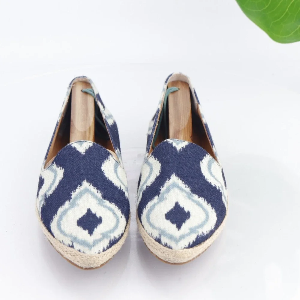Seychelles Womens Espadrille Flat Size 8.5 Navy Blue White Pointed Slip On Shoes